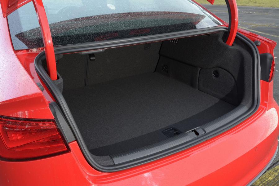  Audi S3 Sedan (8V) 2013 года  (UK) (фото 35 из 53)
